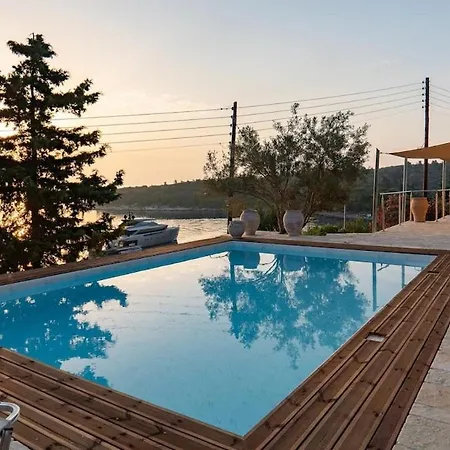 Jean Luc By Paxosretreats Vila Tranakatika